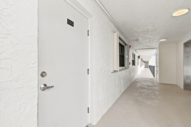 Building Photo - 10310 S Ocean Dr