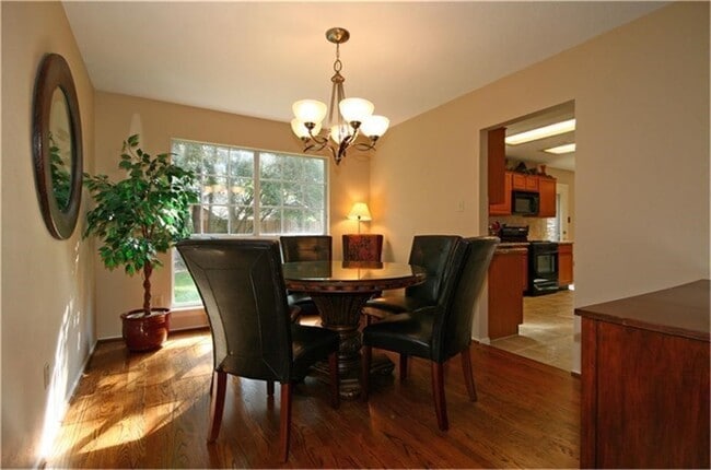 Building Photo - 7 Thrush Grove Pl