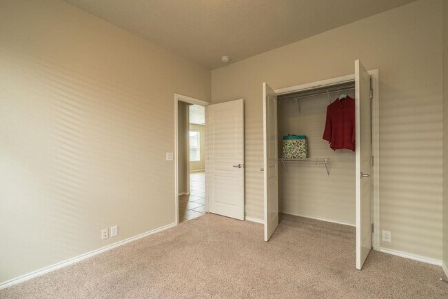 Building Photo - 11 Tidwillow Pl