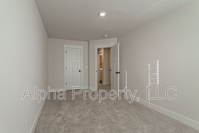 Building Photo - 451 Hazelcote Rd