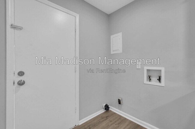 Building Photo - 111 E Mell St