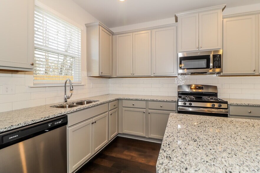 Building Photo - 3432 Stoneleigh Walk