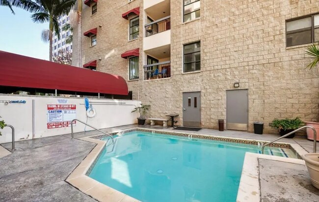 Building Photo - 2 Bed, 2 Bath Condo-Triana complex in Bank...
