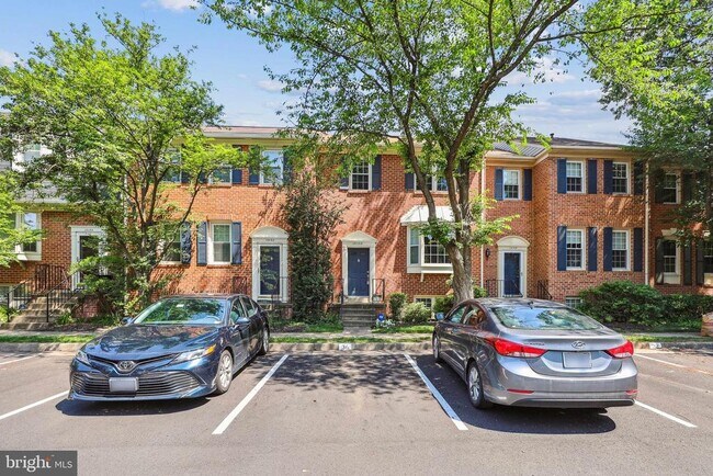 Building Photo - 10150 Village Knolls Ct