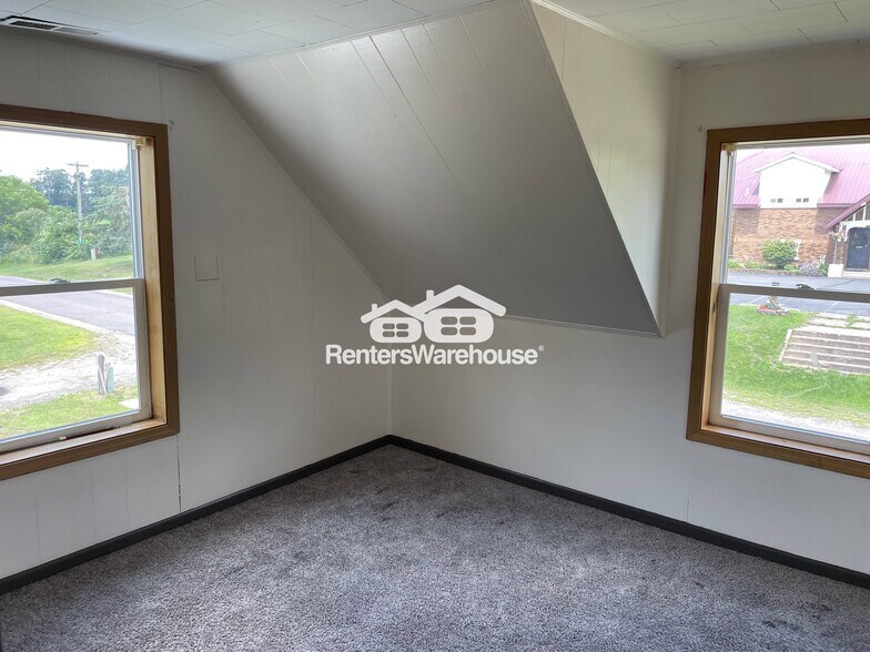 Building Photo - 1630 70th Ave