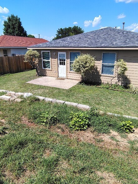 Building Photo - 382 Lake Washington Dr