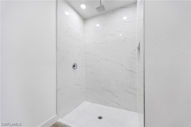 Building Photo - 1217 Cellini St E