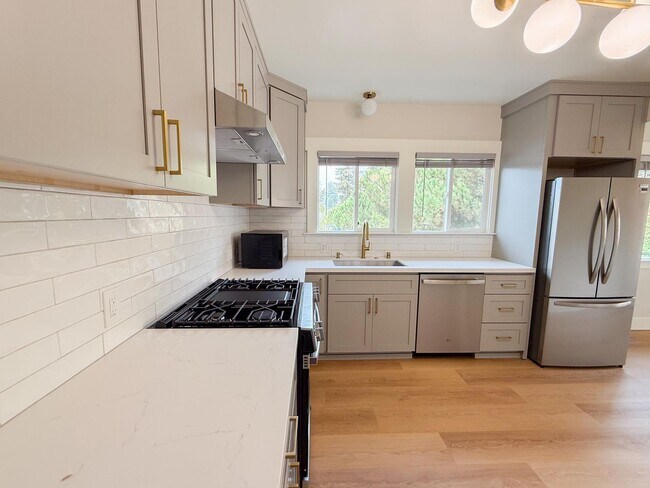 Building Photo - Renovated Single Family Home in Maxwell Park.