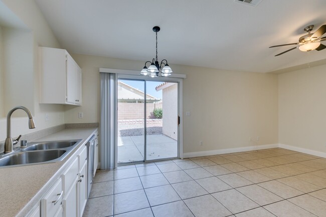 Building Photo - Gorgeous one story 3 bedroom 2 Bathroom Ho...