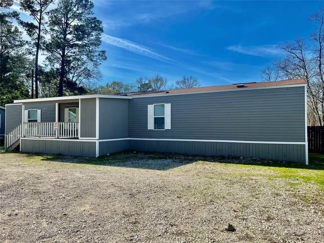 Building Photo - 21411 Russell Dr