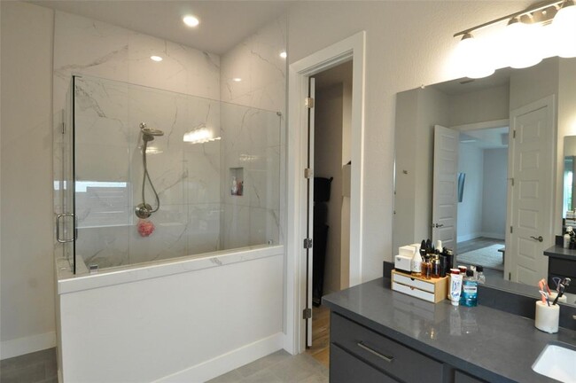 Building Photo - 16804 Roselin Dr