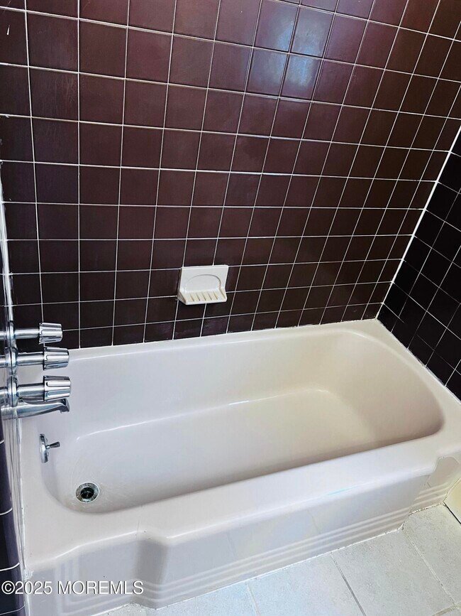 Building Photo - 891 Raleigh Dr