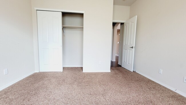 Building Photo - 7453 Eagle Vista Dr