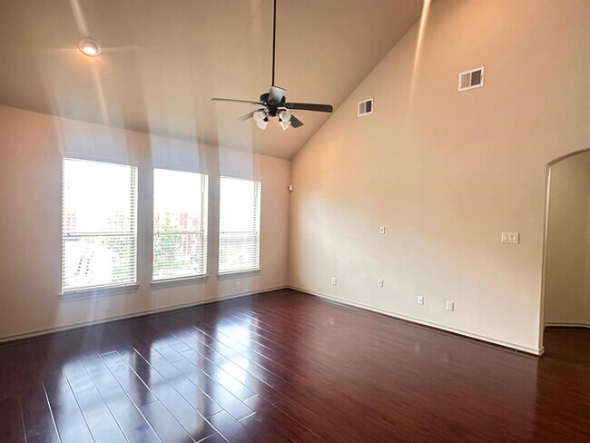 Building Photo - 2230 Argos Dr