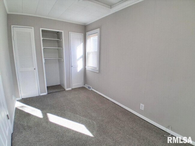 Building Photo - 2022 W Richwoods Blvd