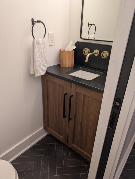 Building Photo - 409 Walnut Ave