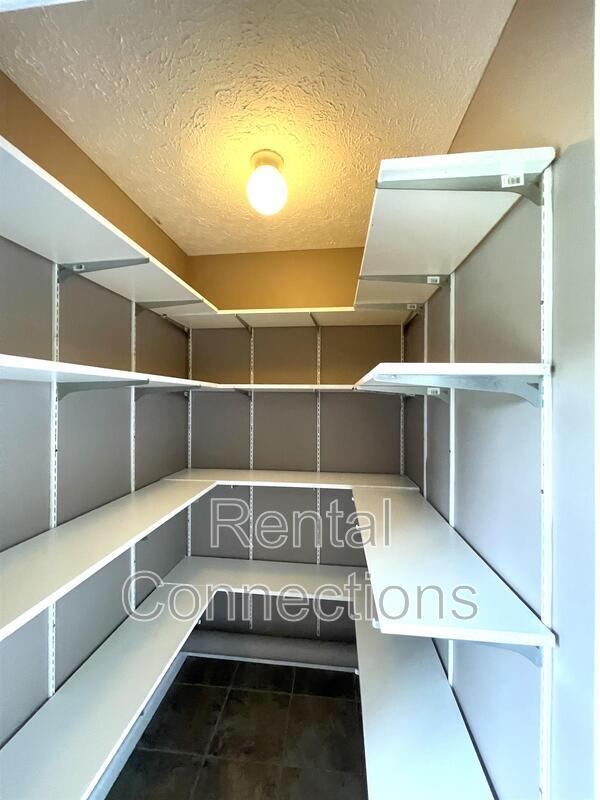 Building Photo - 1806 Bridge