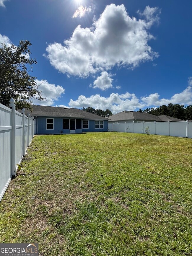 Building Photo - 207 Royal Palms Ave
