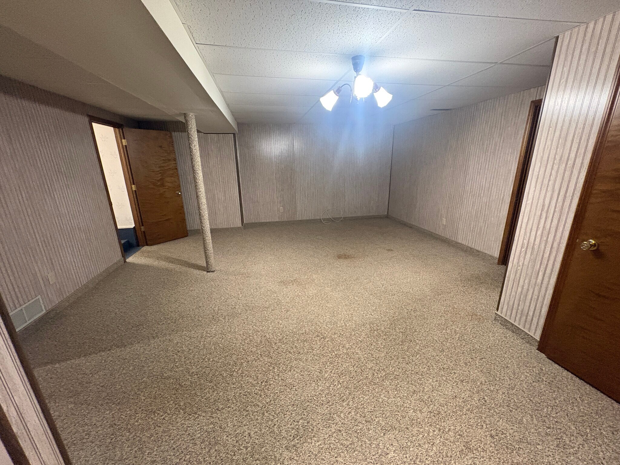 Building Photo - 1512 Winsted Dr