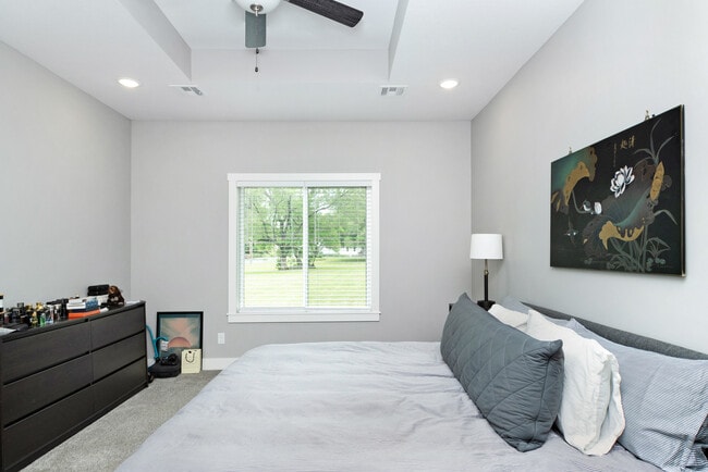 Building Photo - 915 Fairman Dr