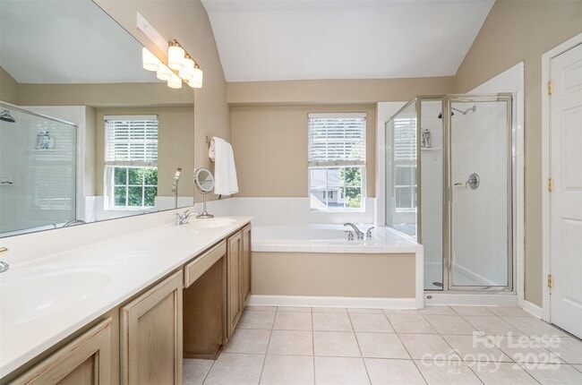 Building Photo - 8256 Chatham Oaks Dr