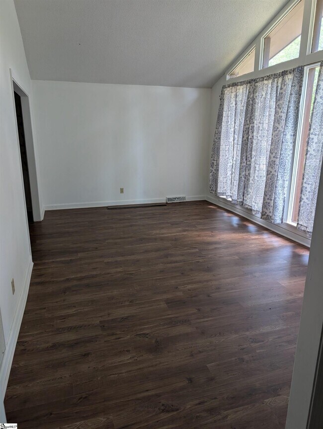 Building Photo - 101 Pheasant Trail