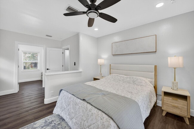 Building Photo - 1317 NE 1st Ave.