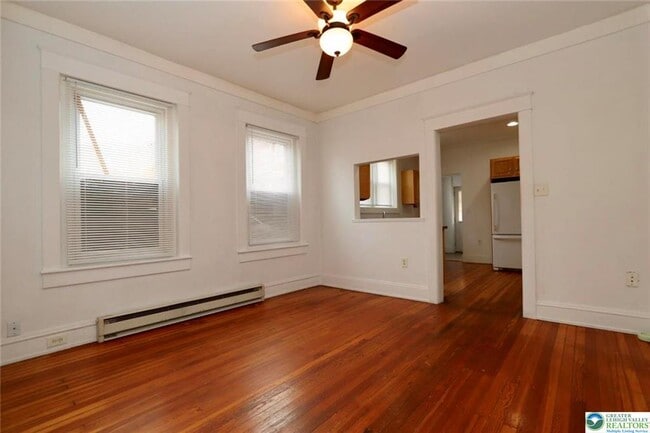 Building Photo - 728 E 6th St