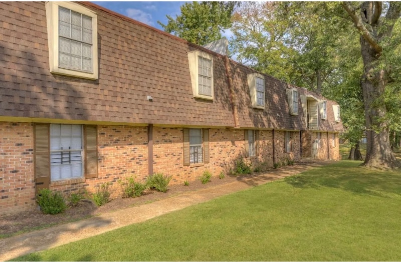 Building Photo - 2879 Beverly Hill St