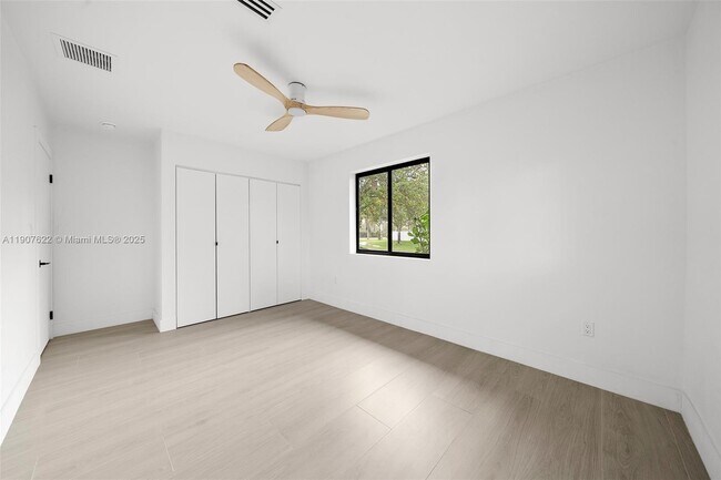 Building Photo - 15121 SW 69th Ct