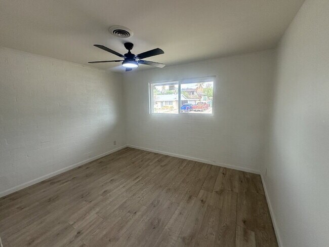 Building Photo - 327 Fairhaven Rd