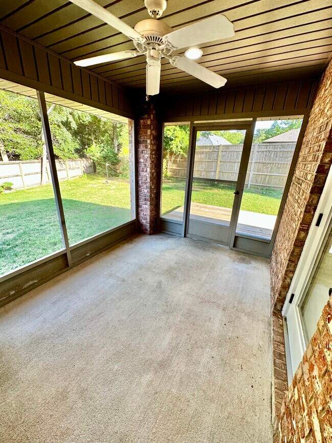 Building Photo - 8022 Brookside Ln