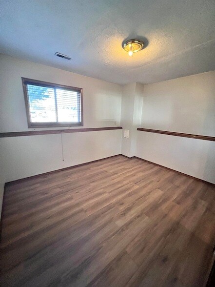 Building Photo - 1819 S Cranbrook Ave