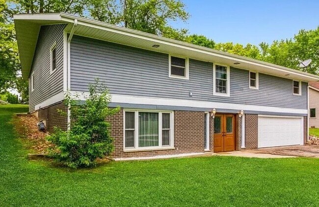 Building Photo - 8690 Olson Rd