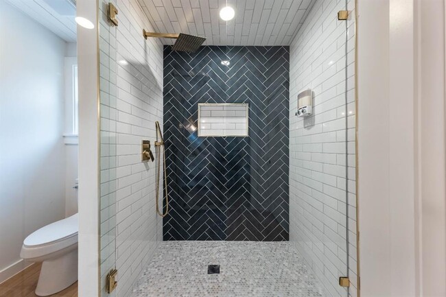 Building Photo - 2319 Santa Rita St