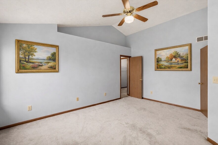 Building Photo - 8635 Oak Creek Dr