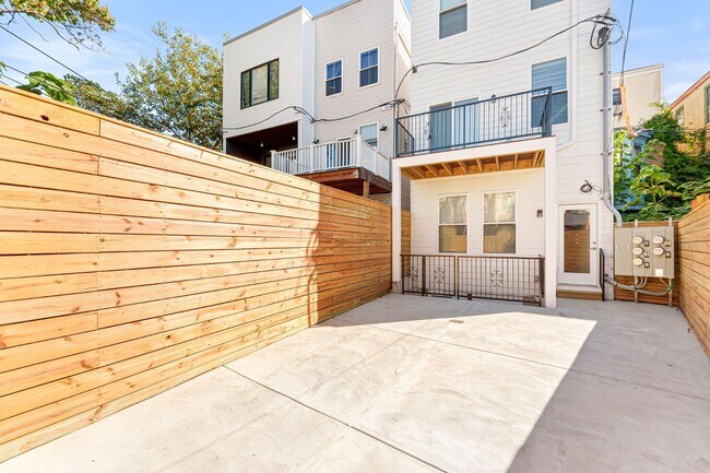 Building Photo - 2341 N College Ave