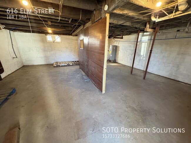 Building Photo - 616 Elm St