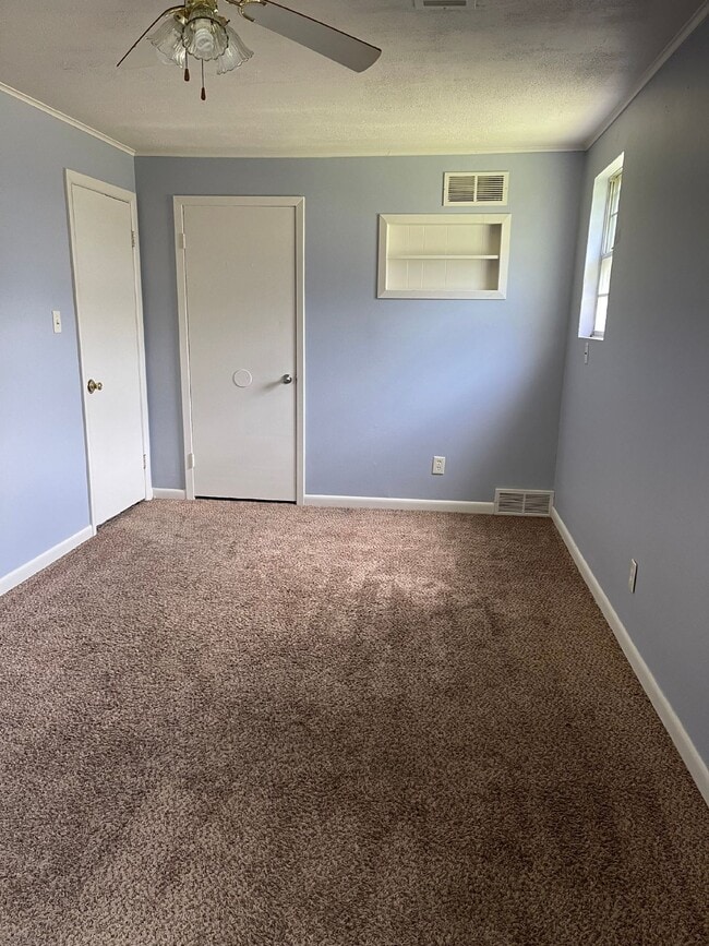 Building Photo - 1401 Brookhaven Rd