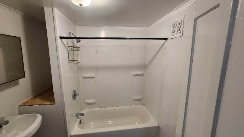 Building Photo - 52 Clinton St