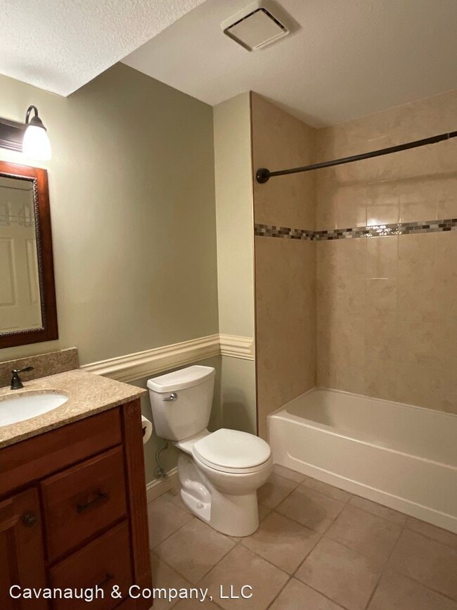 Building Photo - 2 br, 1 bath House - 15 Forest Glen  Unit #11