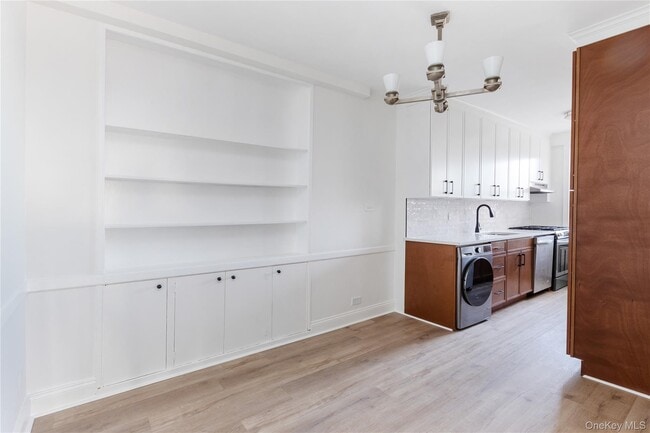 Building Photo - 3725 Henry Hudson Pkwy W