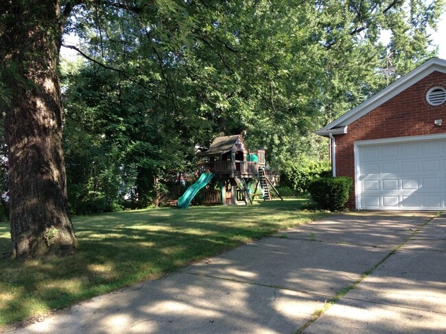 Building Photo - 119 W 41st St