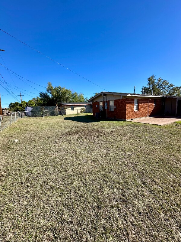 Building Photo - 4031 NW Lindy Ave