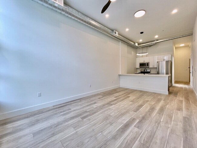 Building Photo - 375 Monmouth St