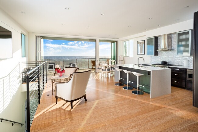 Building Photo - 6985 Trolleyway