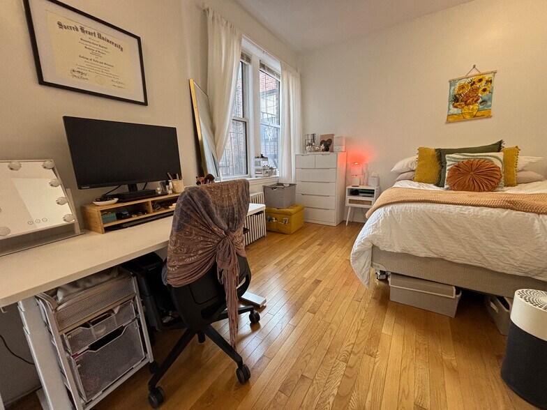 Building Photo - 19 Irving St