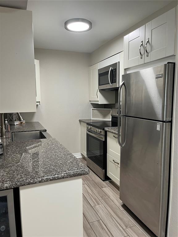 Building Photo - 528 Golden Raintree Pl