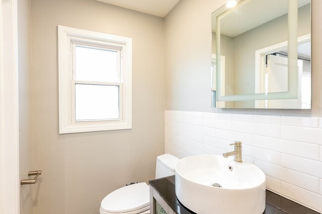 Building Photo - Beautiful 3 Bedroom Home In Millsmont!