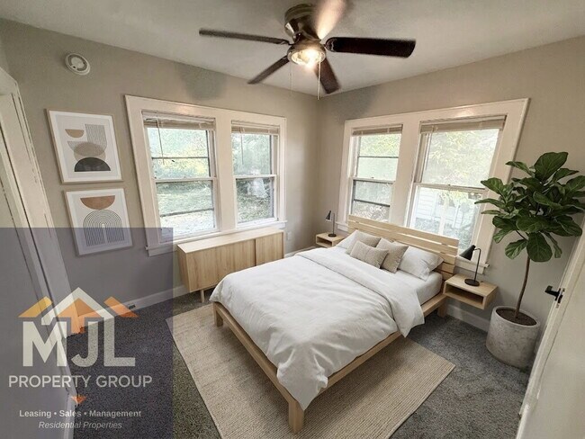 Building Photo - Updated 3 Bedroom / 1 Bath Home In KCMO *READY NOW*